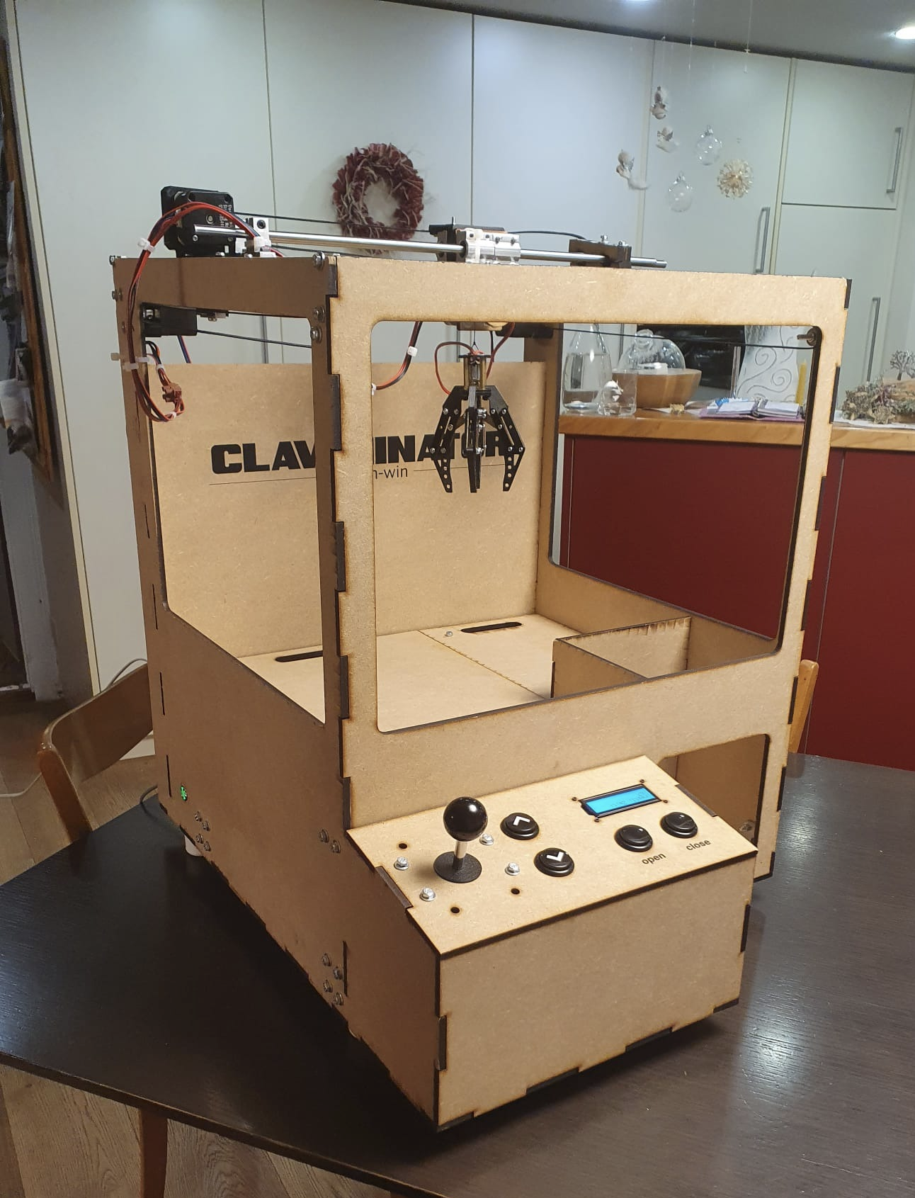 finished claw crane